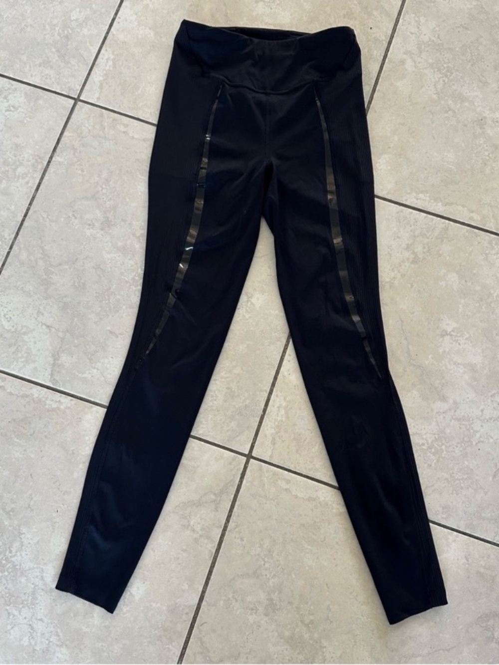 NWOT Lululemon Gloss‎ Trim Run Super High-Rise Tight Black - Picture 3 of 5